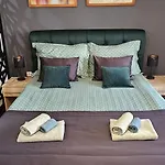 Blue I Apartment *